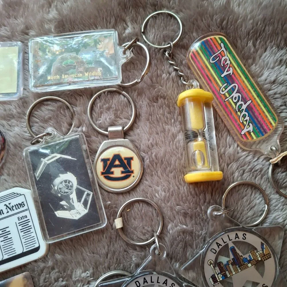 26 Vintage Southern USA Travel Souvenirs - Keychains - Alabama, Georgia - 90s